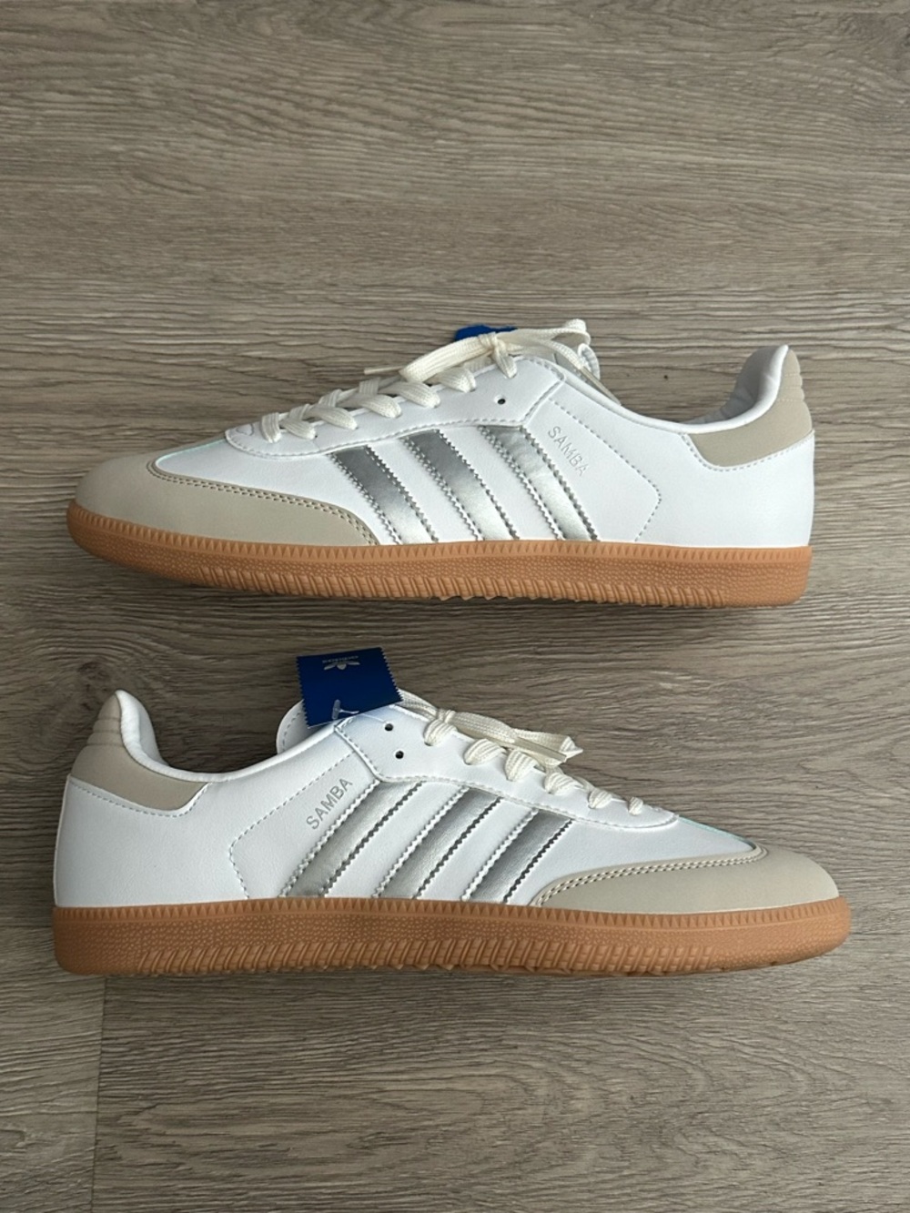 NEW Adidas Samba OG Sneaker in Cloud White, Silver Metallic & Gray One Size 10 - Picture 6 of 16